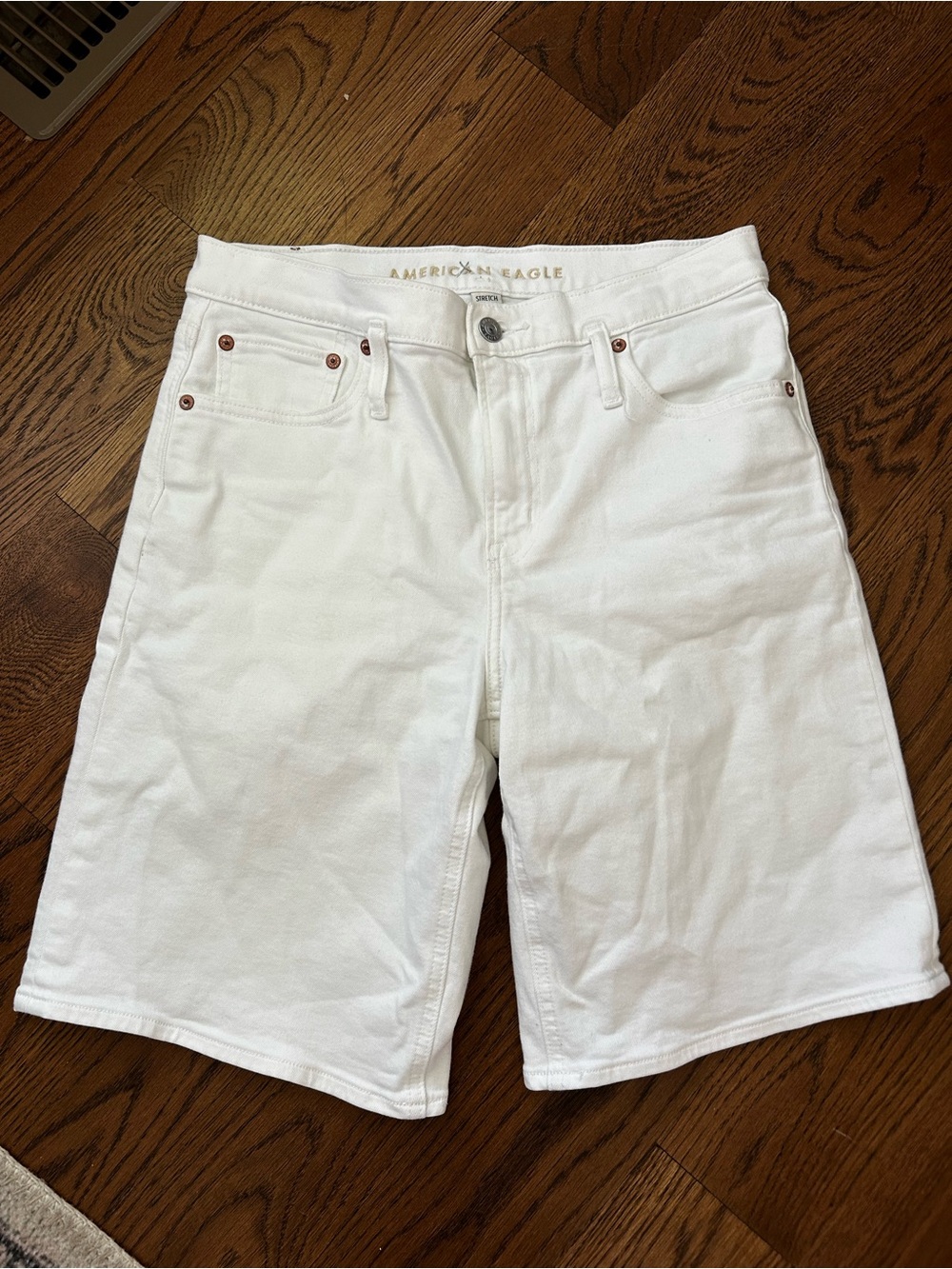 American Eagle Outfitters women’s baggy Bermuda white jean shorts